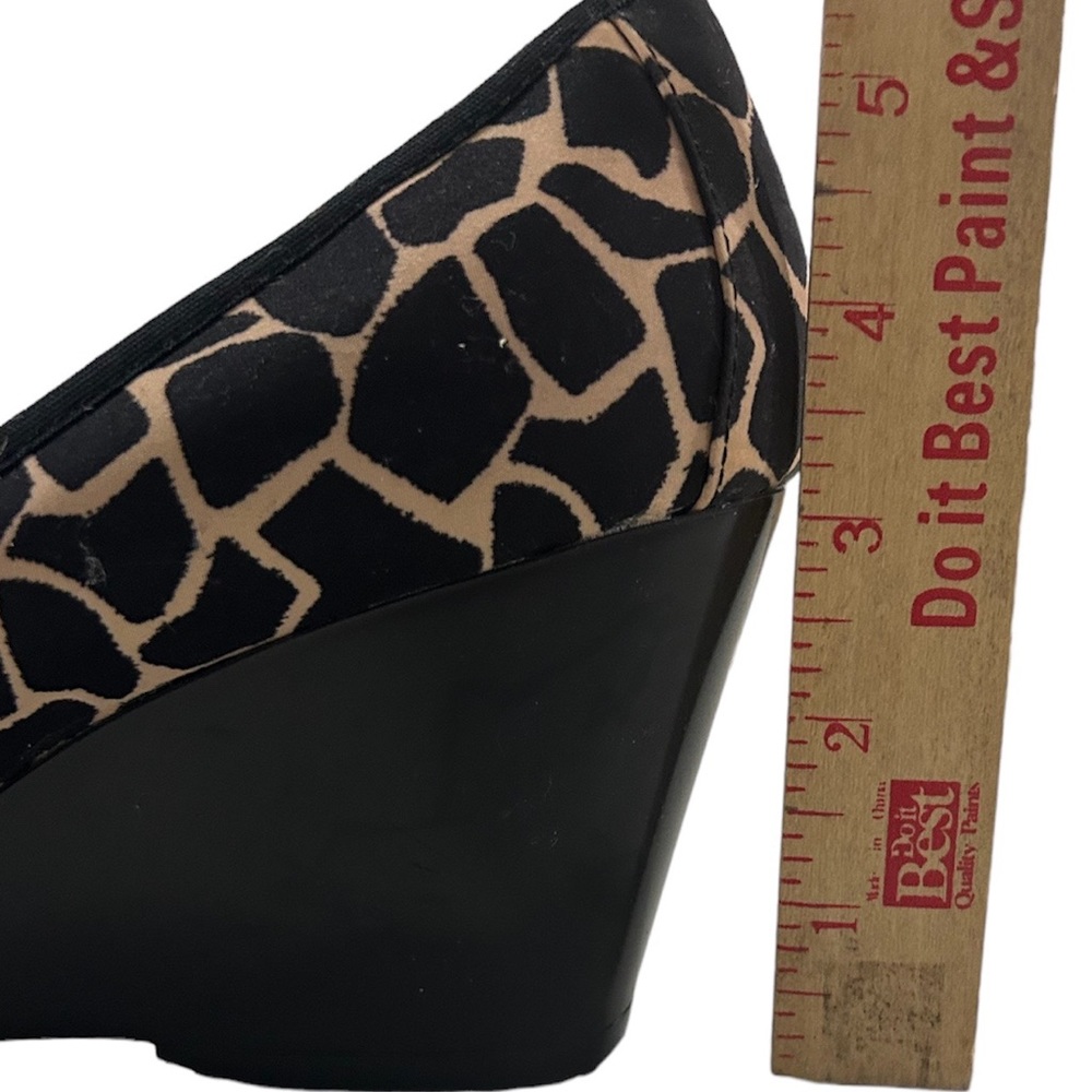 Bandolino Giraffe print wedge heels size 9.5 - Picture 6 of 7